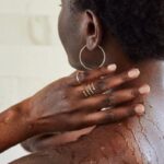 cuanto-pelo-es-normal-que-se-caiga-en-la-ducha